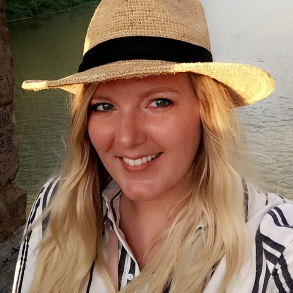 Meet your Posher, Taylor - Picture 1 of 2